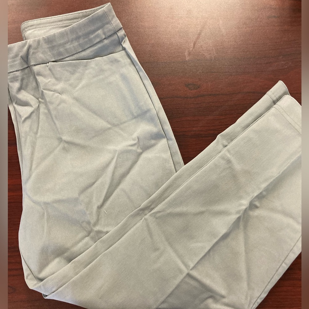 Susan Graver nylon spandex grey stretch straight leg capris.